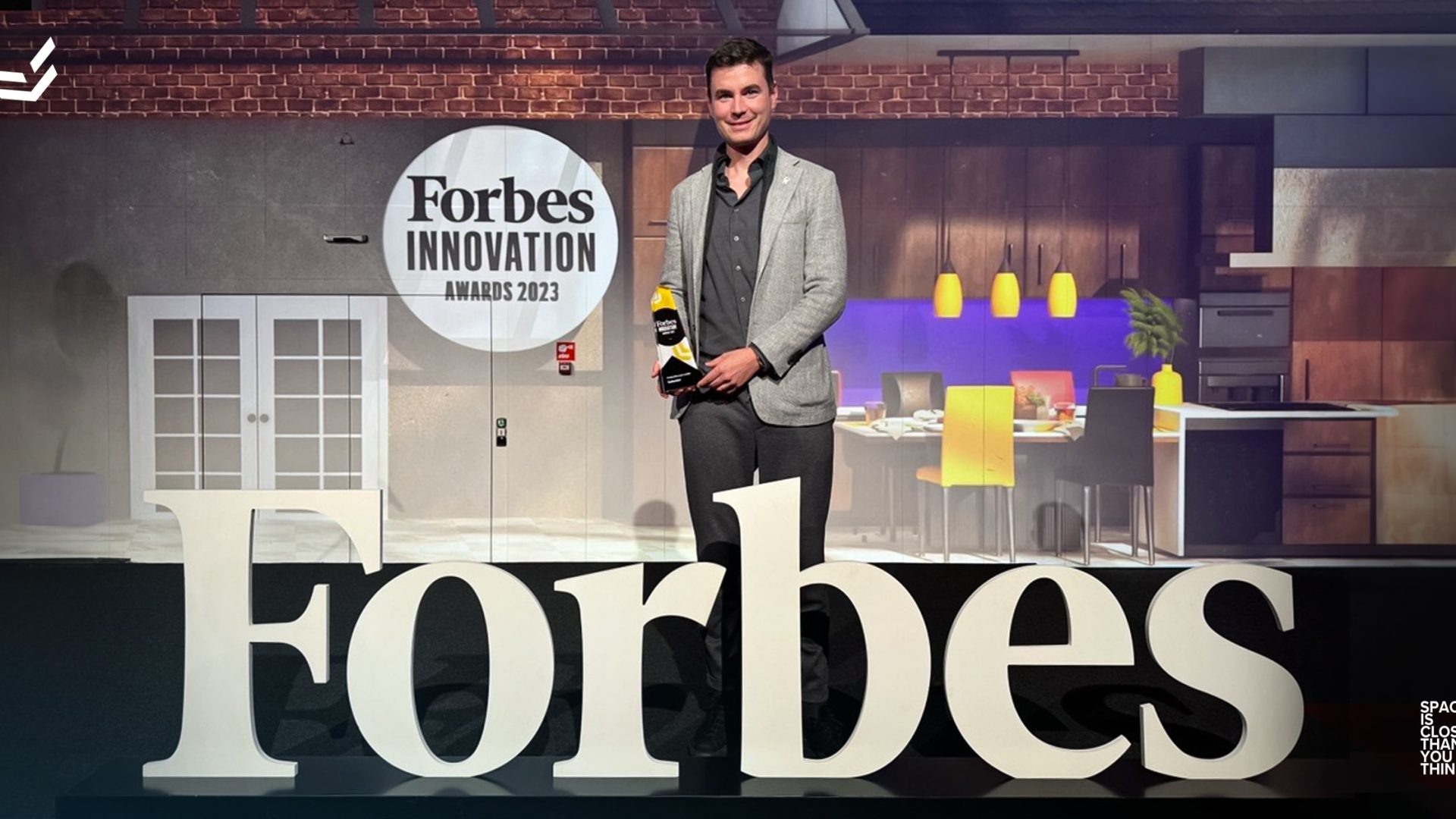 EnduroSat wins Innovative Service of the Year by Forbes 2