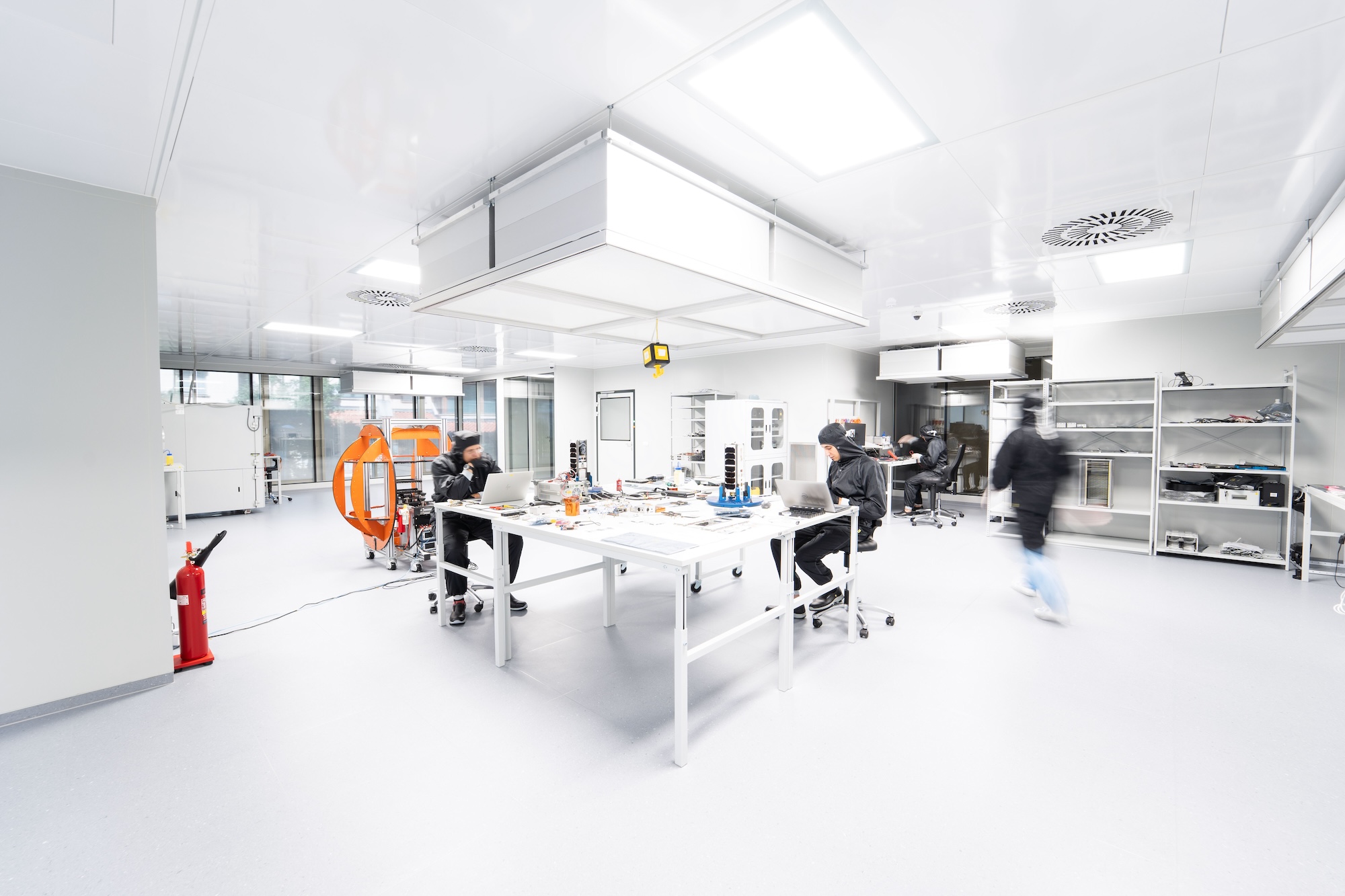 endurosat-clean-room