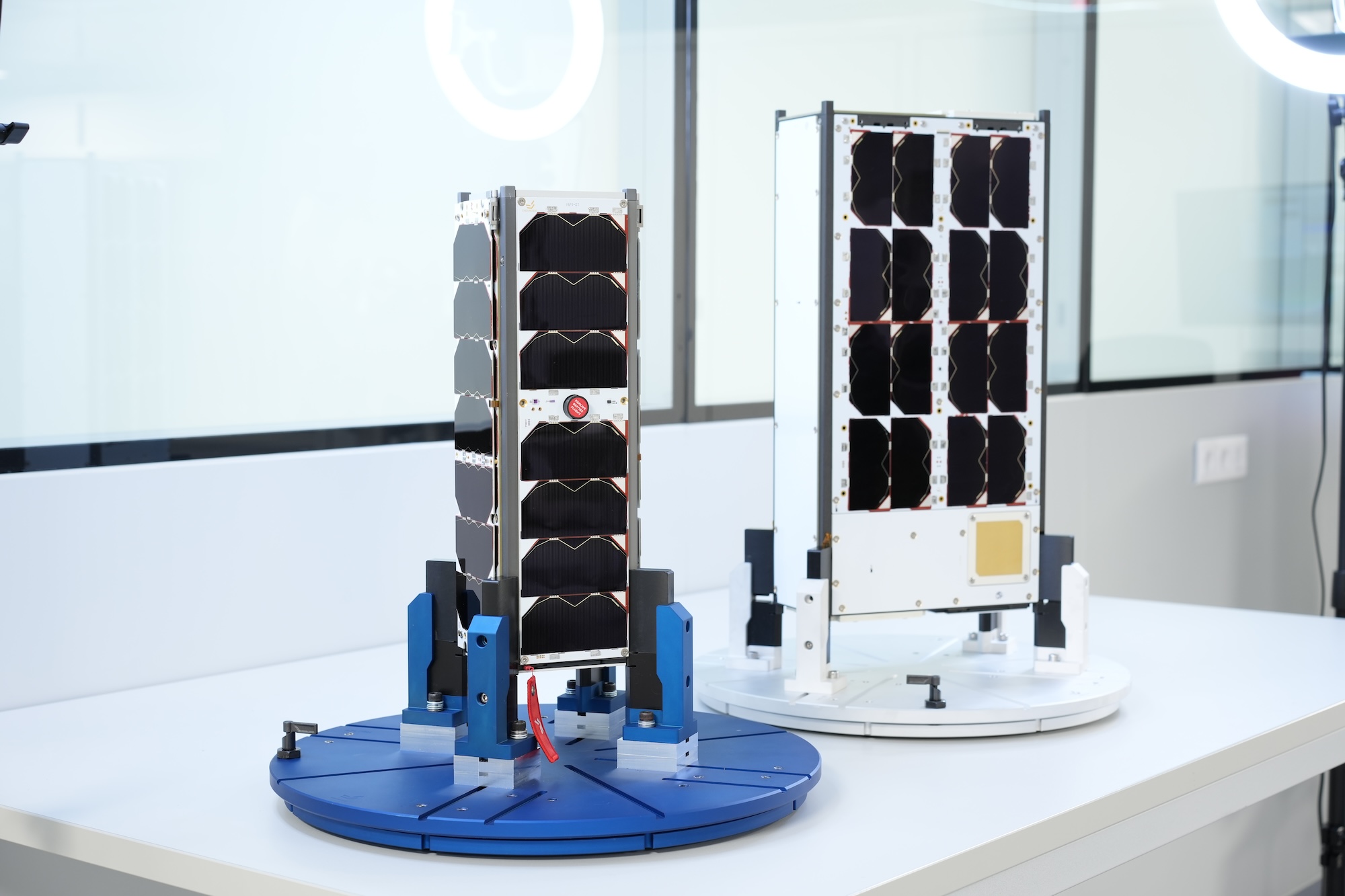 endurosat-clean-room